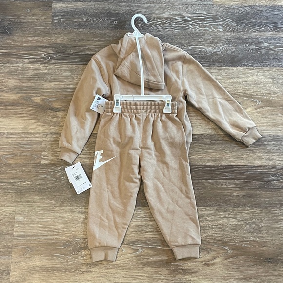 NIKE Beige Tracksuit Set NWT - Picture 5 of 6